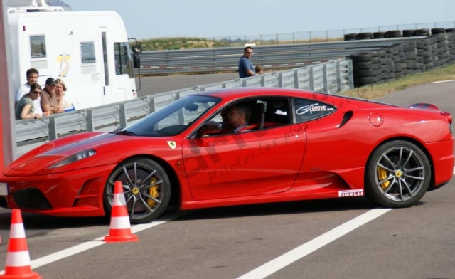 Pilotage sur circuit automobile dans les Bouches du Rhone